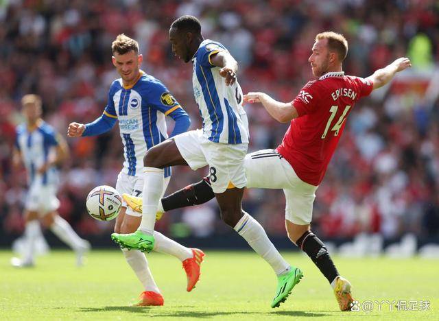 布莱顿队员在比赛中表现活跃,积极争取胜利 布莱顿队员在比赛中表现活跃,积极争取胜利