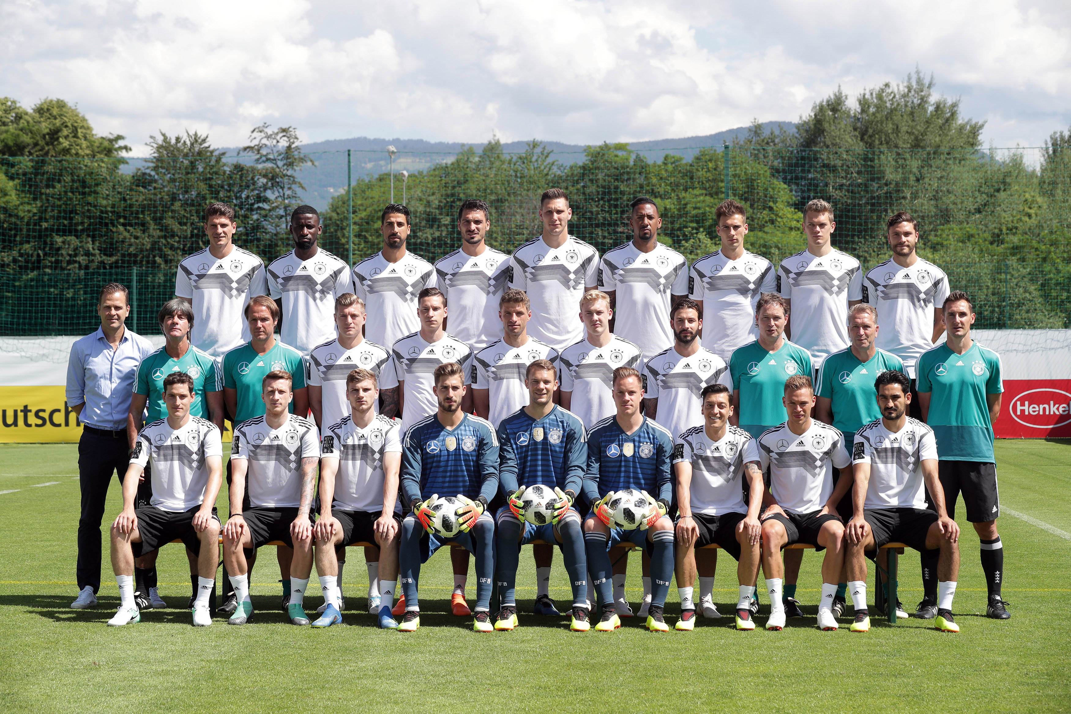 德国队士气高昂备战关键比赛，迎战欧洲豪强