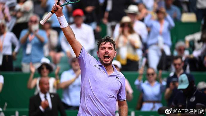 球员在比赛中面对压力保持冷静 球员在比赛中面对压力保持冷静