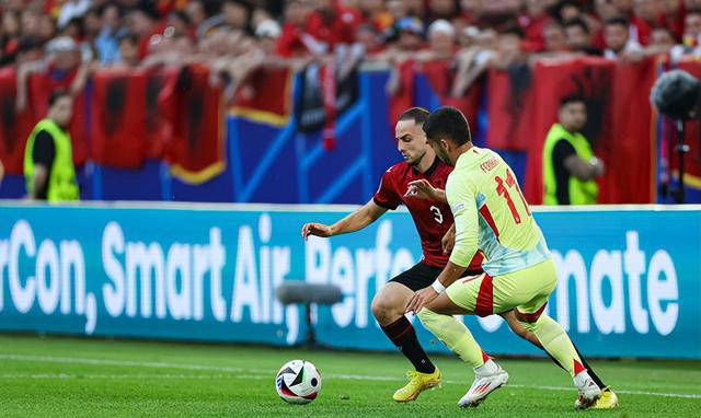 年轻球员崭露头角,助球队击败对手 年轻球员崭露头角,助球队击败对手