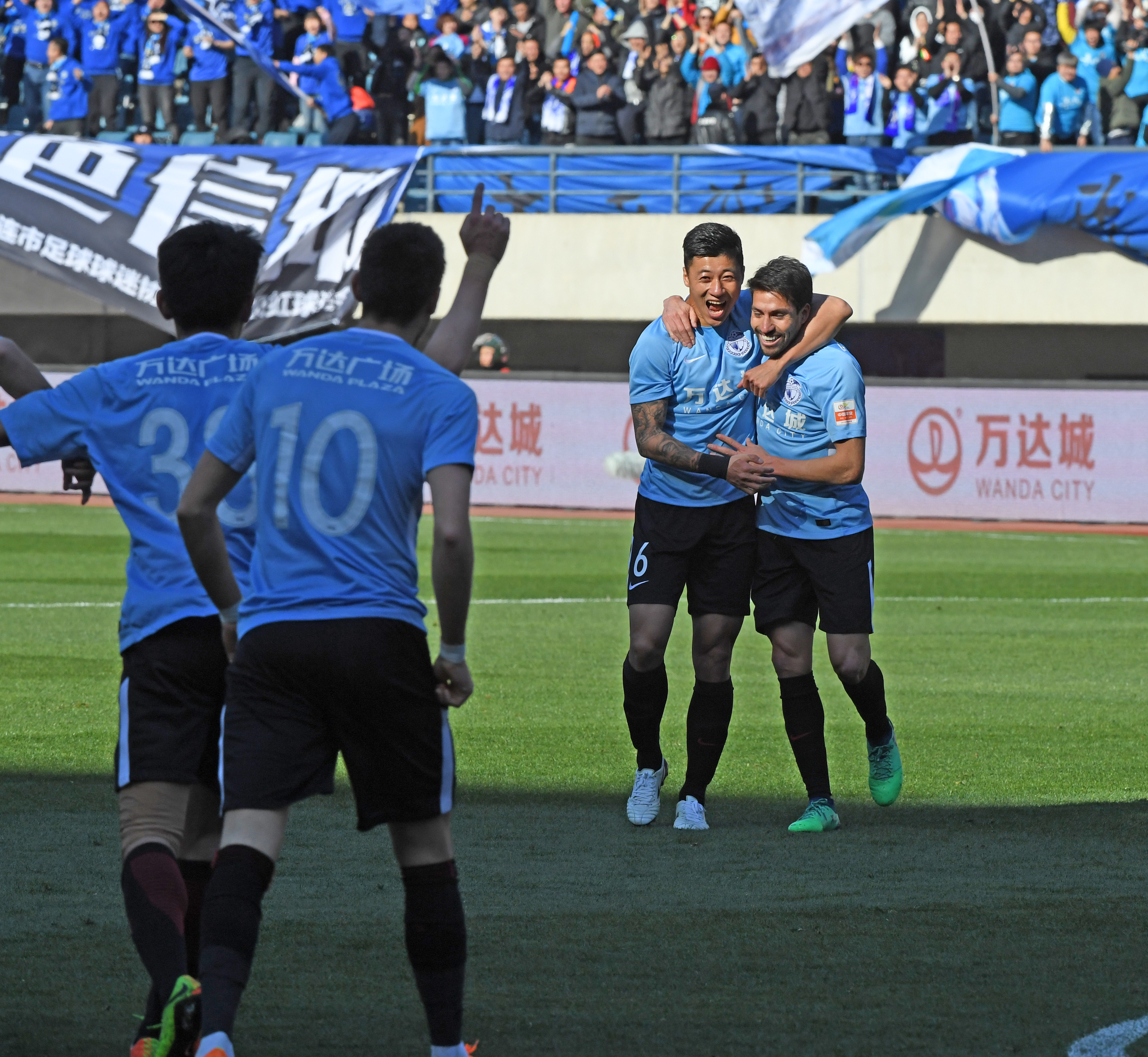 威廉希尔中文站-保定容大客场战胜大连一方,壮大球队信心 威廉希尔中文站-保定容大客场战胜大连一方,壮大球队信心