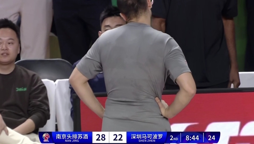 英国威廉希尔-比赛中情绪激动,裁判需多次制止 英国威廉希尔-比赛中情绪激动,裁判需多次制止