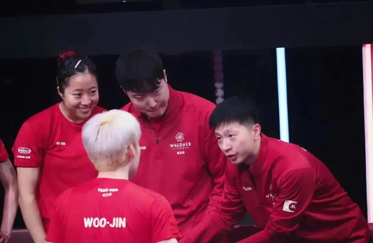 顶尖球员齐聚一堂,震撼比赛现场 顶尖球员齐聚一堂,震撼比赛现场