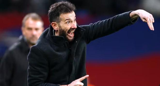 瓦伦西亚主场失利,球迷情绪低迷 瓦伦西亚主场失利,球迷情绪低迷