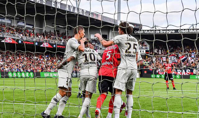 亚眠客场胜利,球队士气大振 亚眠客场胜利,球队士气大振