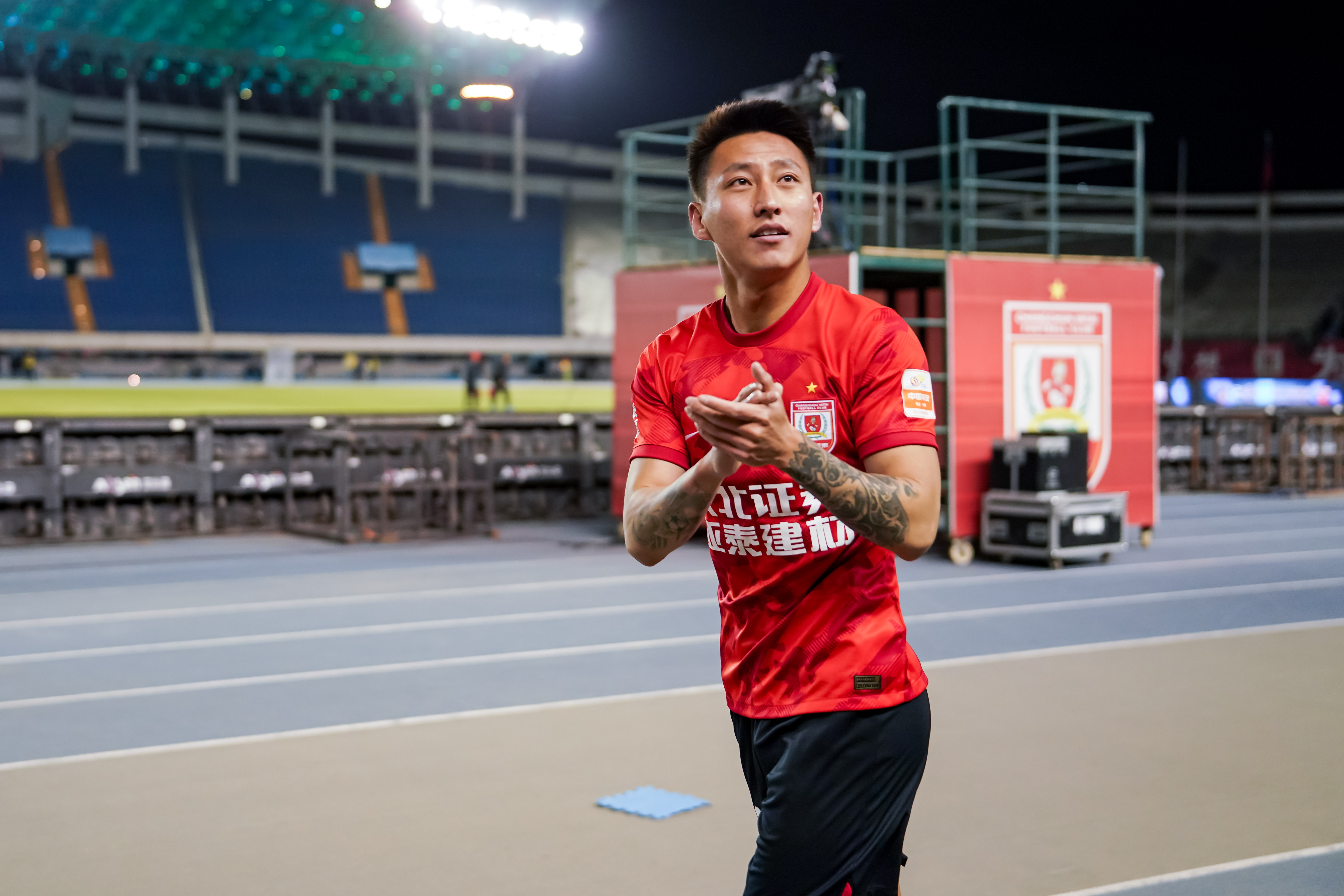 威廉希尔官网-球队整体表现出色,士气高昂信心满满 威廉希尔官网-球队整体表现出色,士气高昂信心满满