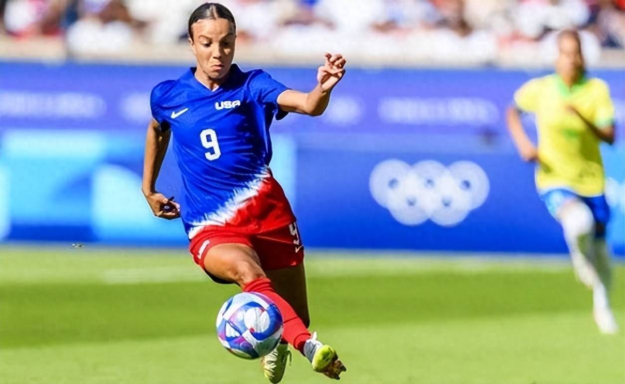 体坛巨星:女足选手荣耀登场 体坛巨星:女足选手荣耀登场