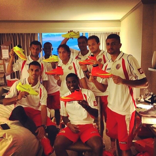 足球场面:哥斯达黎加队勇夺胜利 足球场面:哥斯达黎加队勇夺胜利