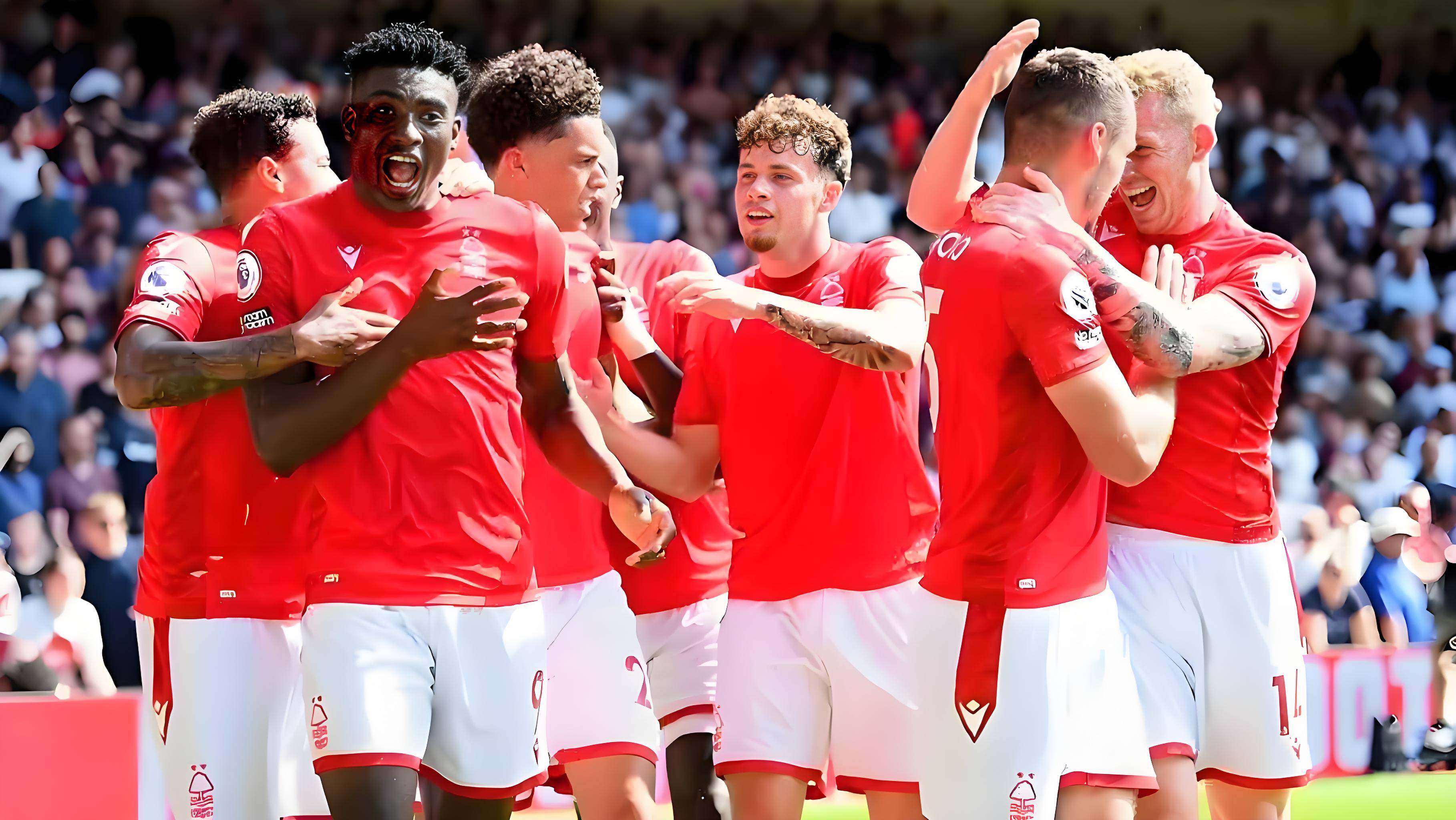 职业足球联赛各队战绩起伏不定,排名有望变化 职业足球联赛各队战绩起伏不定,排名有望变化