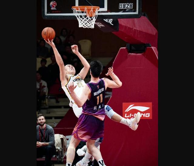 威廉希尔官网-黑龙江男篮客场出击,意气风发取得比赛胜利 威廉希尔官网-黑龙江男篮客场出击,意气风发取得比赛胜利