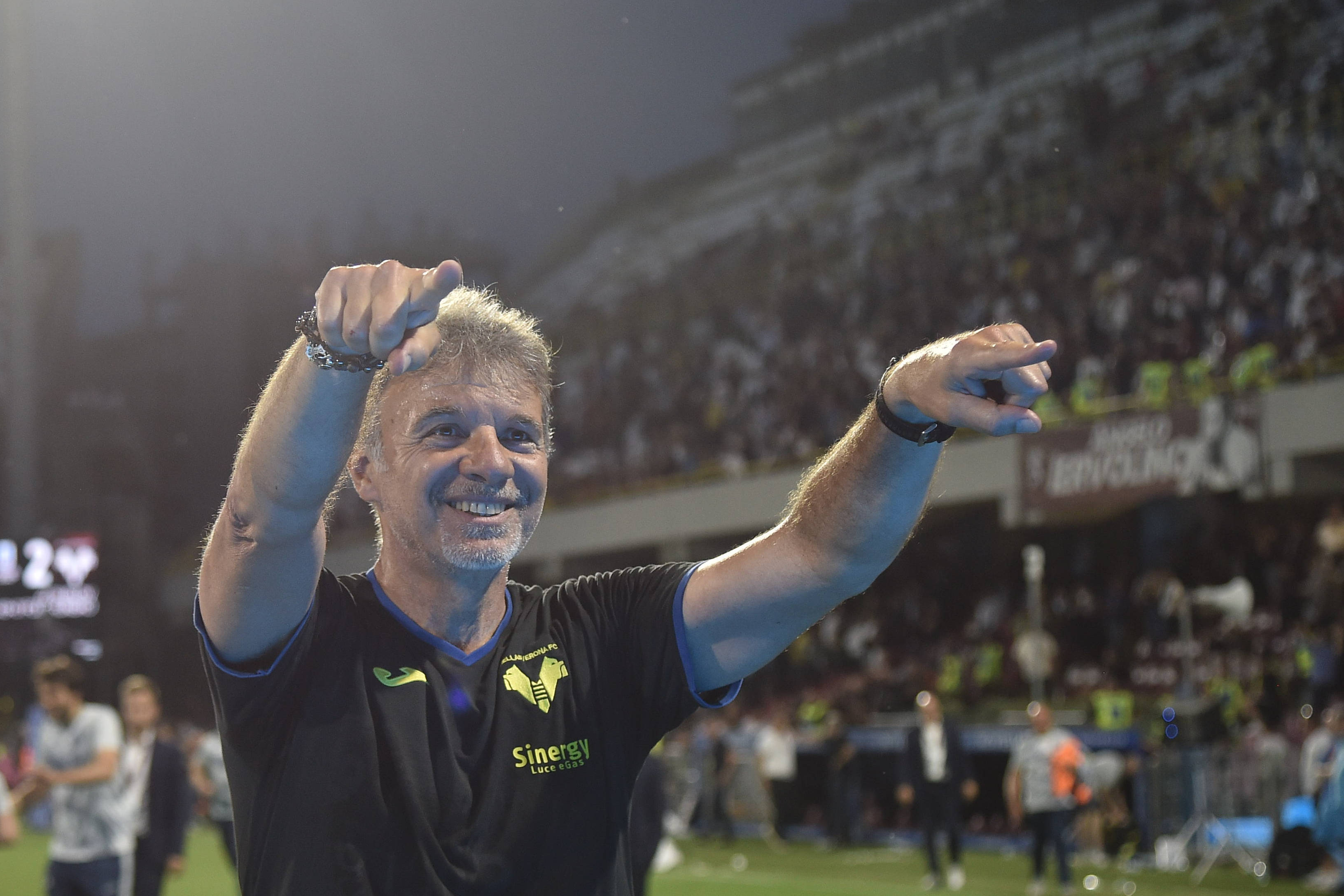 佛罗伦萨主场大胜维罗纳，保级压力减轻