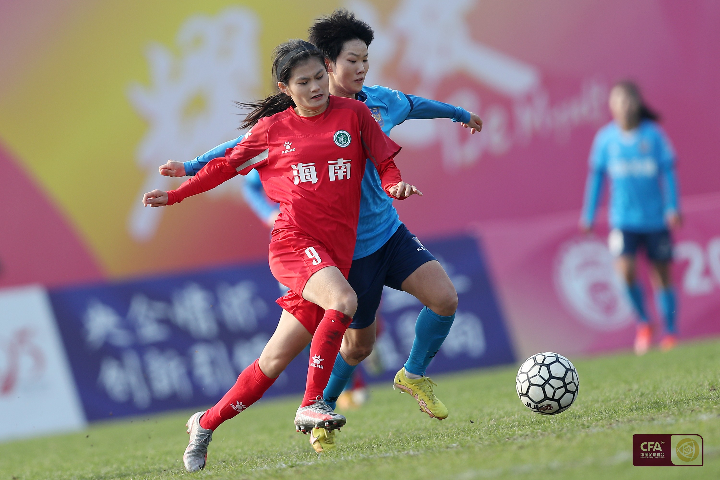 英国威廉希尔-中国女足队员在比赛中勇夺冠军 英国威廉希尔-中国女足队员在比赛中勇夺冠军