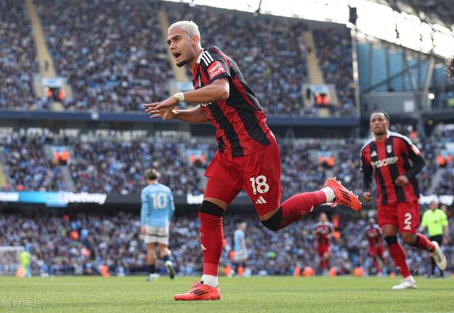 威廉希尔app-曼城客场战胜利物浦,英超领跑优势扩大 威廉希尔app-曼城客场战胜利物浦,英超领跑优势扩大