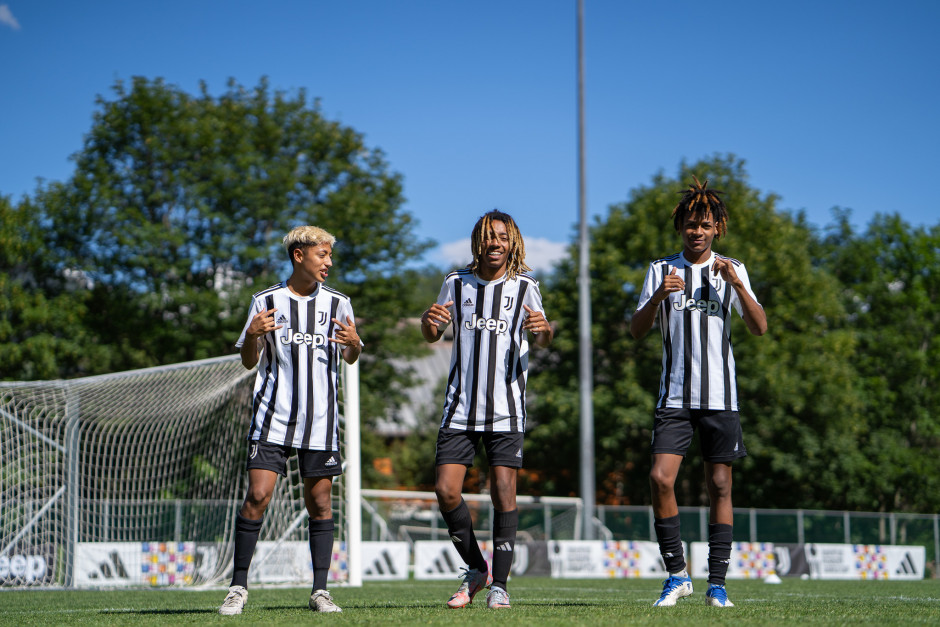 威廉希尔官网-意甲球队球迷举行集会为队伍加油助威 威廉希尔官网-意甲球队球迷举行集会为队伍加油助威