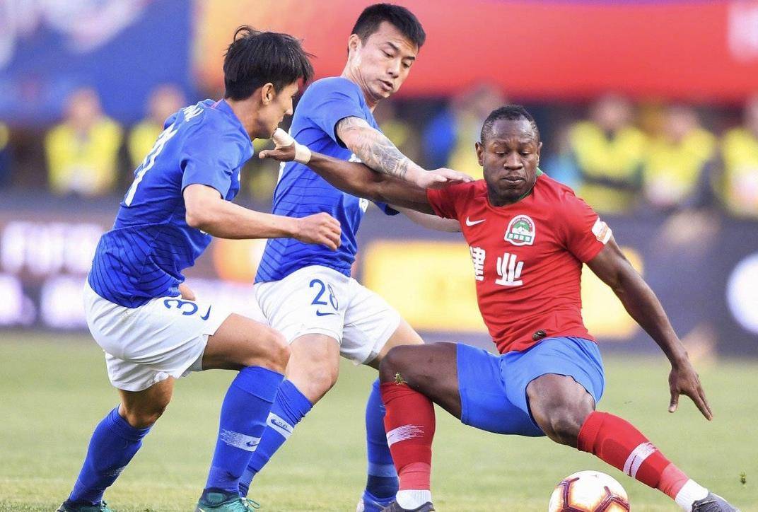 英国威廉希尔-上港凭实配合，申花险胜申鑫临末时分