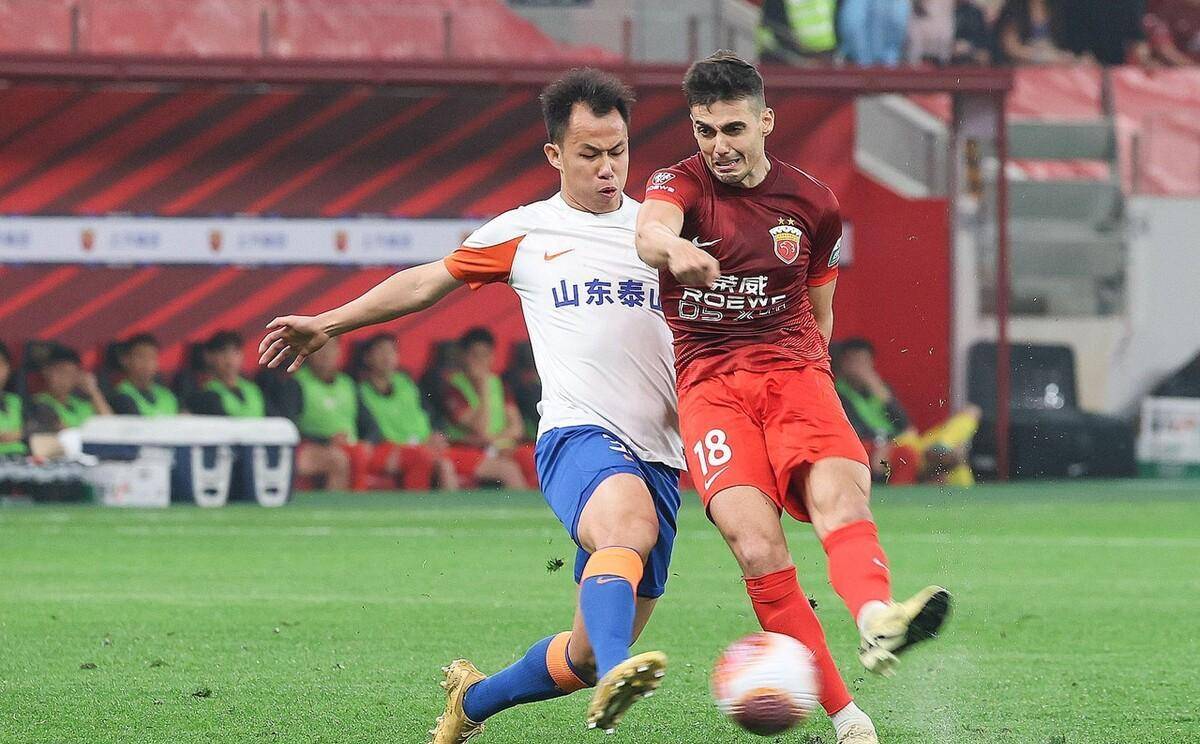 上港凭实配合，申花险胜申鑫临末时分