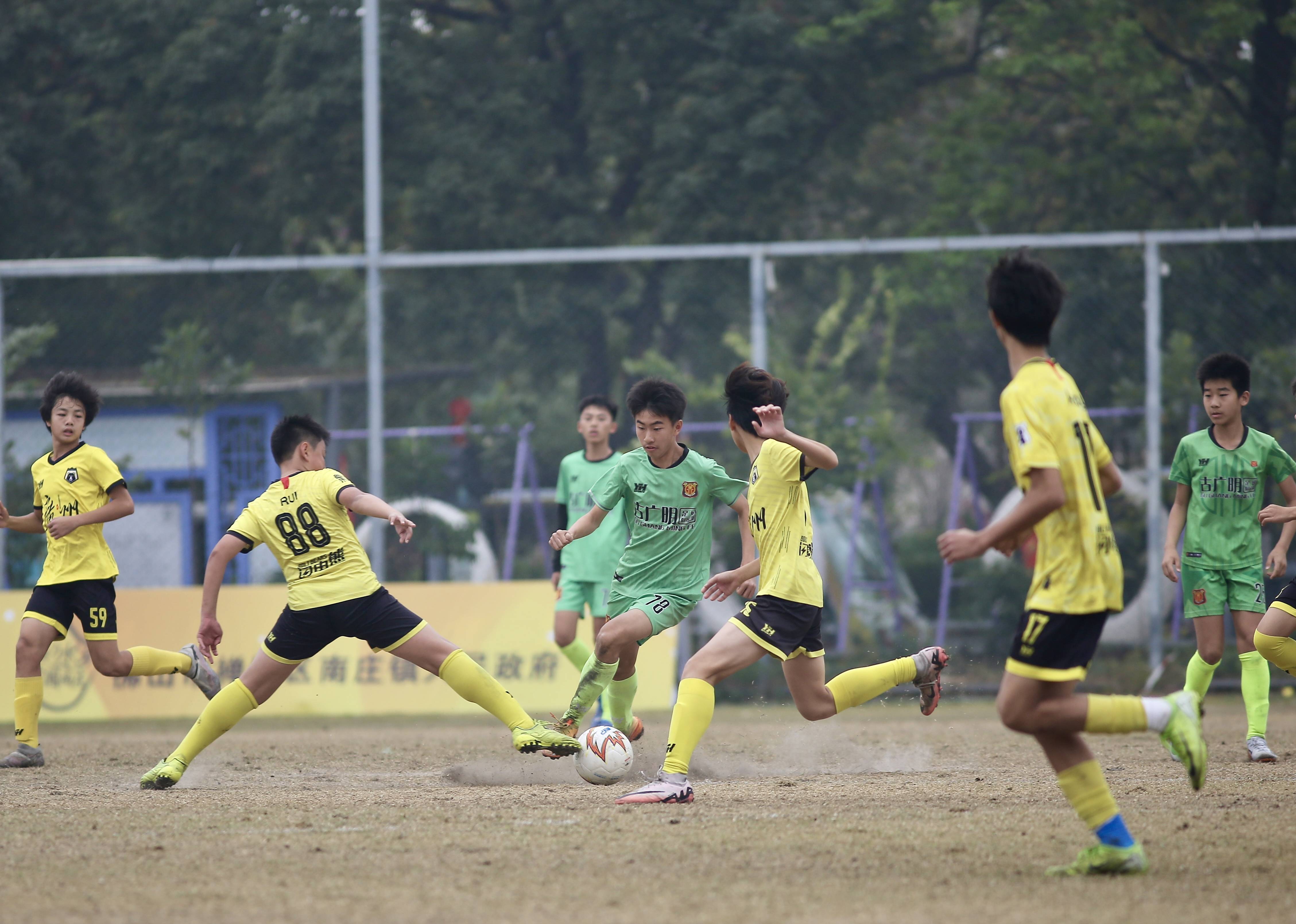 英国威廉希尔-国际足球盛宴，女性运动员挑战极限，圆满收官！