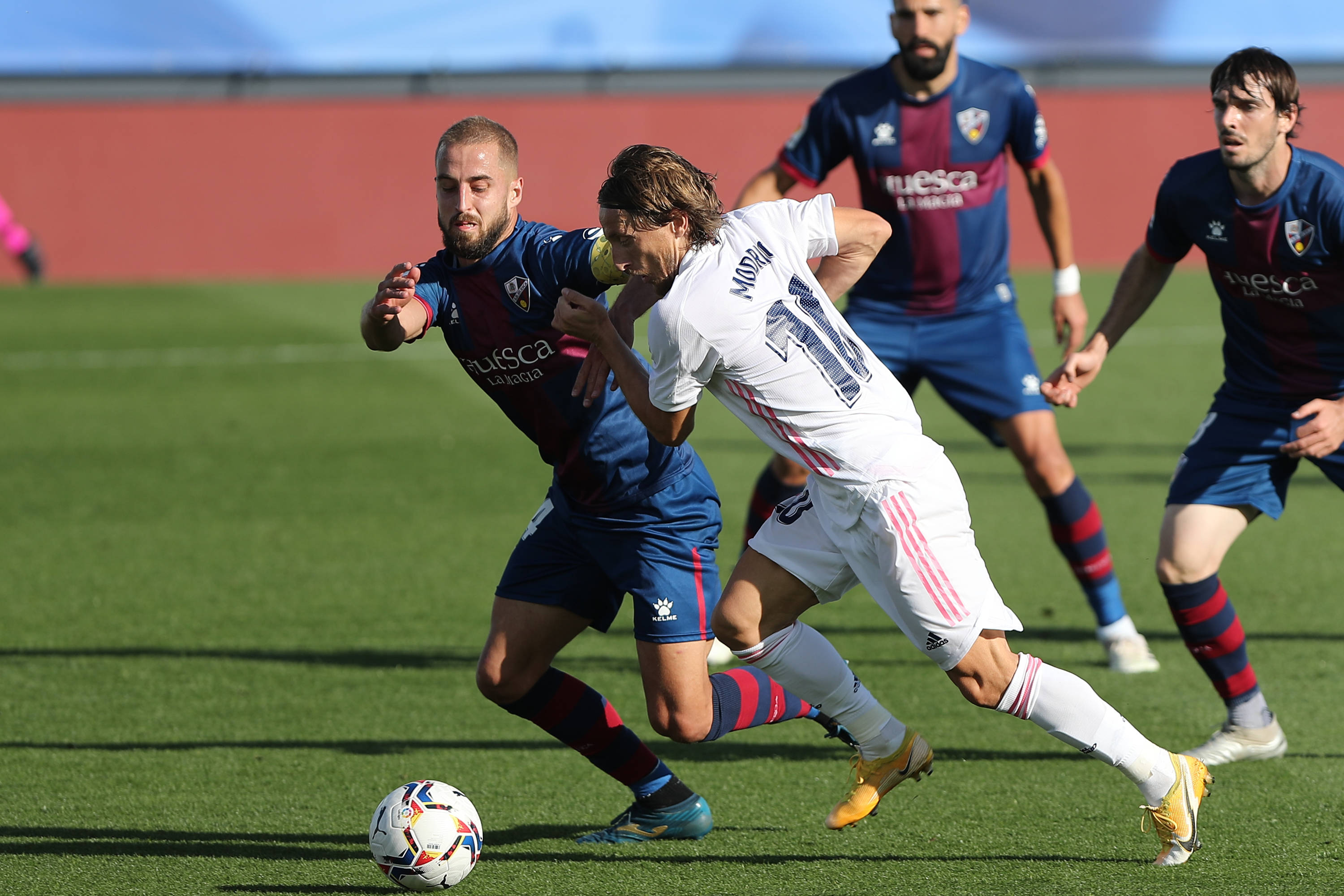 韦斯卡队在比赛中展现了自己的实力和信心 韦斯卡队在比赛中展现了自己的实力和信心