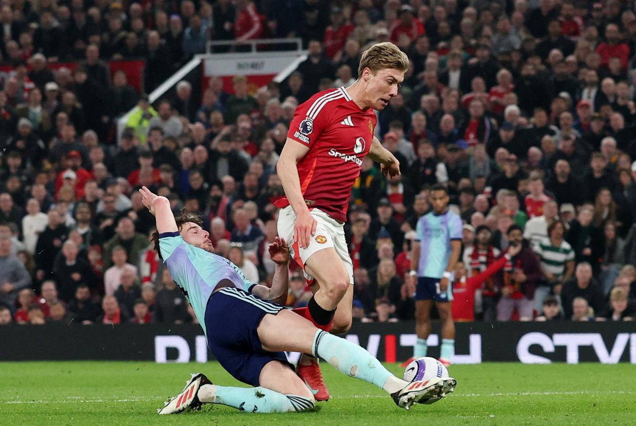 阿森纳前锋连续破门,领头羊位置稳固 阿森纳前锋连续破门,领头羊位置稳固