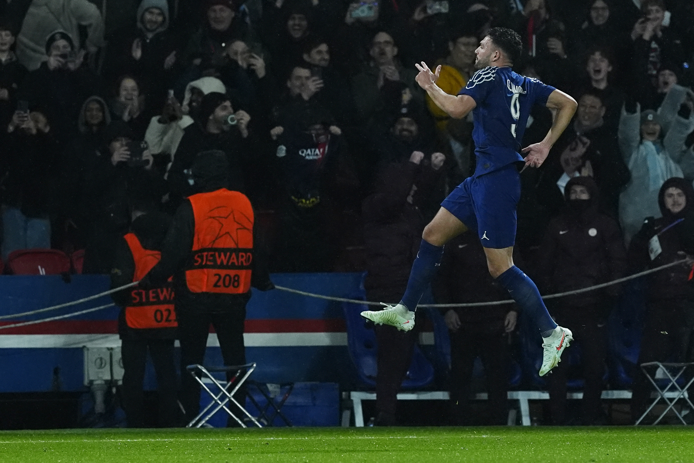 威廉希尔官网-巴黎圣日耳曼击败曼联，晋级欧冠半决赛