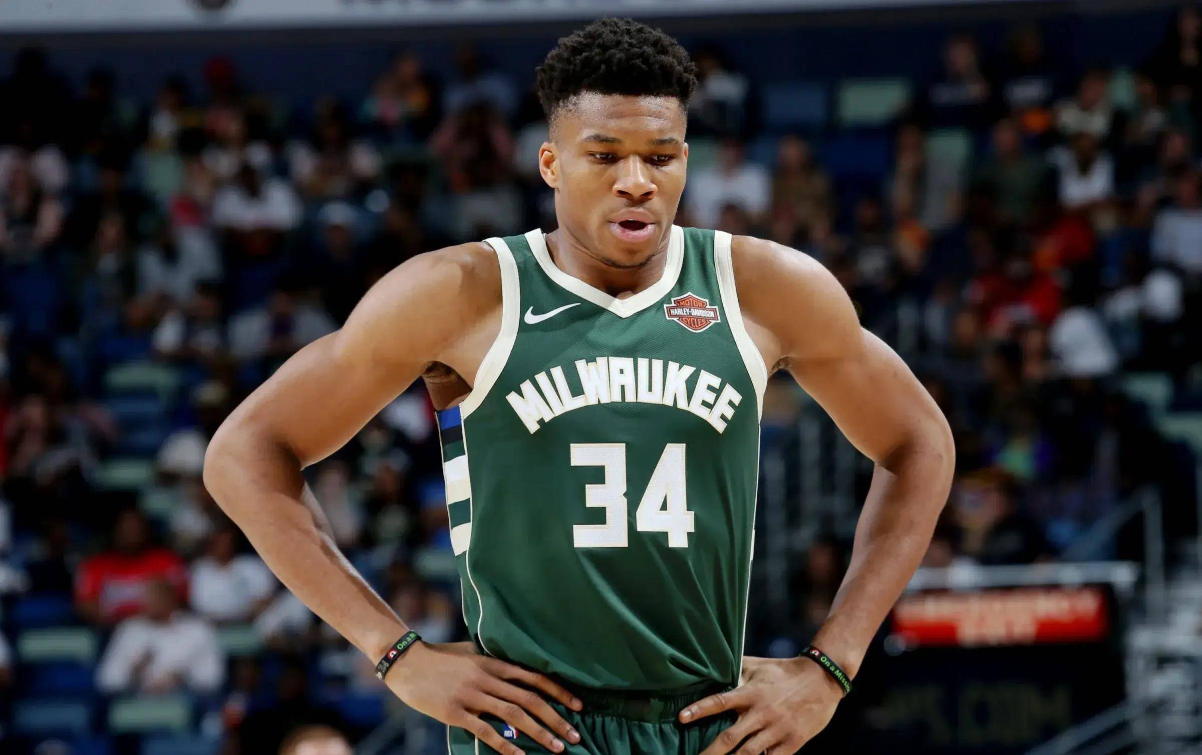 英国威廉希尔-雄鹿队球员备战赛季赛程，力争状态最佳