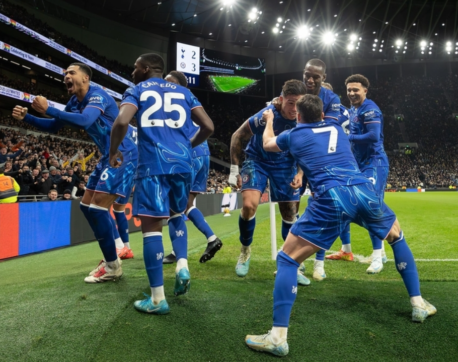 切尔西取得5连胜,争冠形势明朗 切尔西取得5连胜,争冠形势明朗