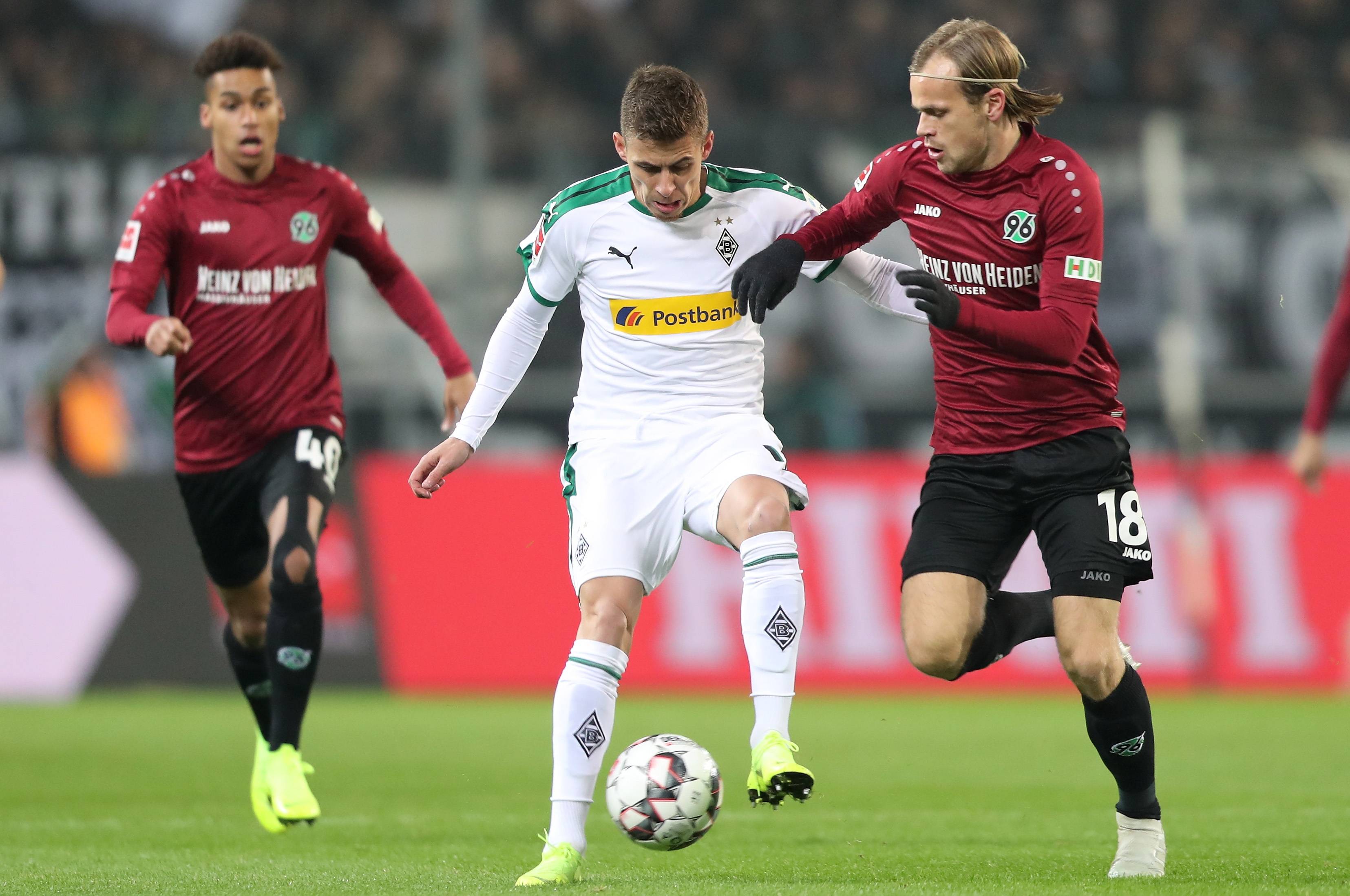 英国威廉希尔-沙尔克04两连胜，雄踞积分榜榜首