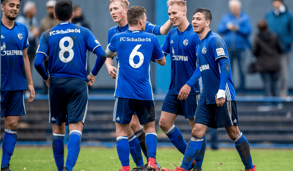 沙尔克04两连胜,雄踞积分榜榜首 沙尔克04两连胜,雄踞积分榜榜首