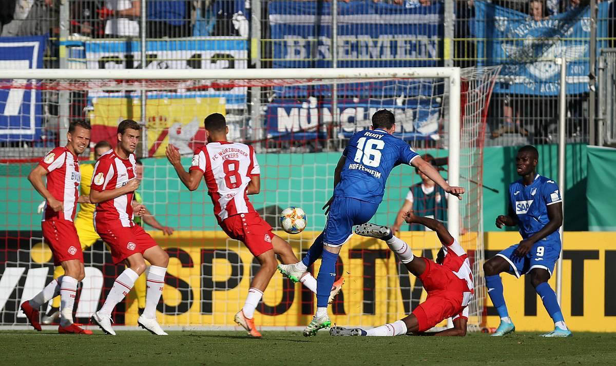 奥格斯堡主场战平勒沃库森，顽强防守保持不败