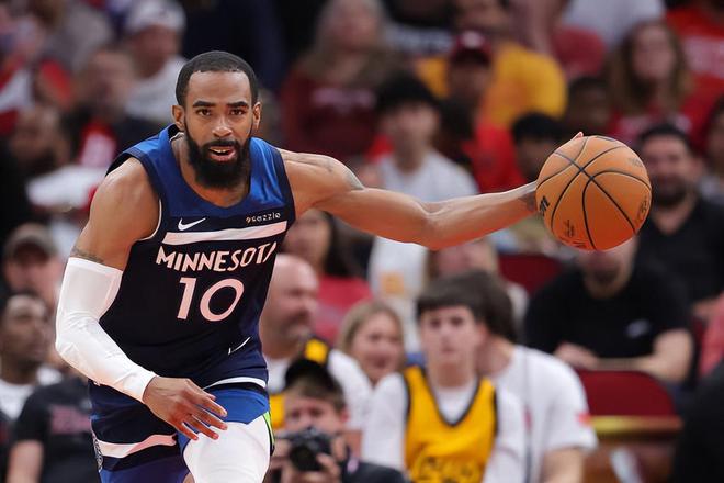 马刺老将突然宣布退役，球迷为他送别动容