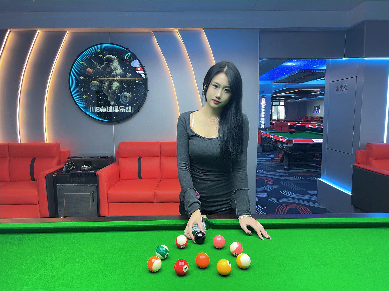 英国威廉希尔-气质出众，选手气场惊艳全场