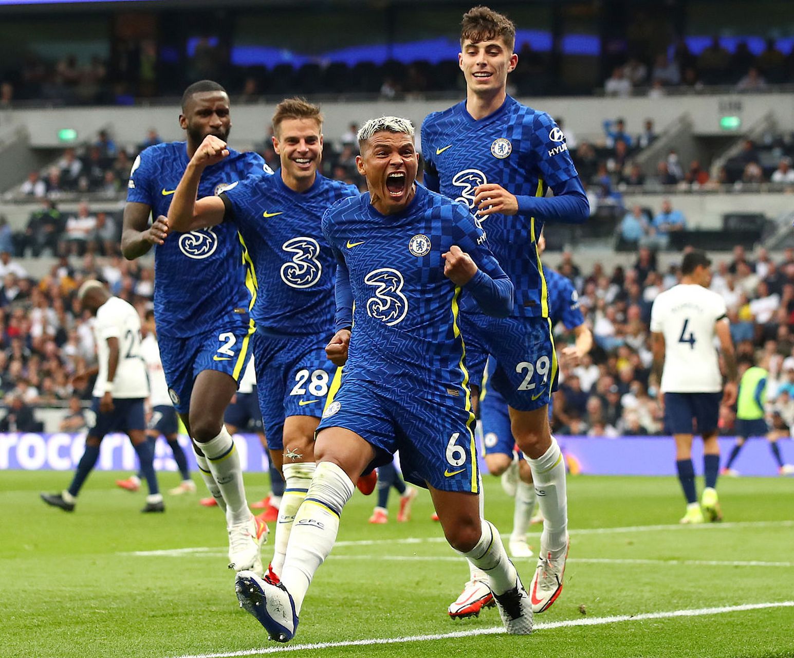 南安普顿惨败托特纳姆热刺，实力遭受质疑