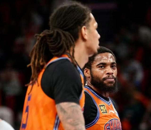 英国威廉希尔-球队遭遇困境，教练组谋划应对下个对手