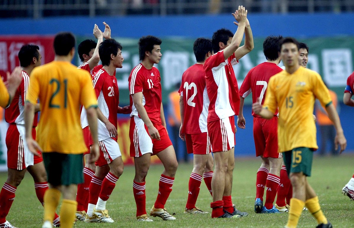 球队遭遇困境，教练组谋划应对下个对手