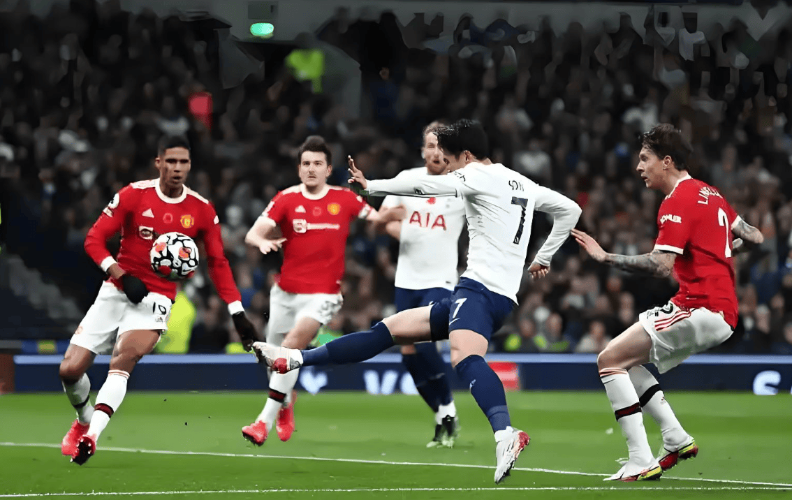 热刺队在比赛场上充满斗志! 热刺队在比赛场上充满斗志!