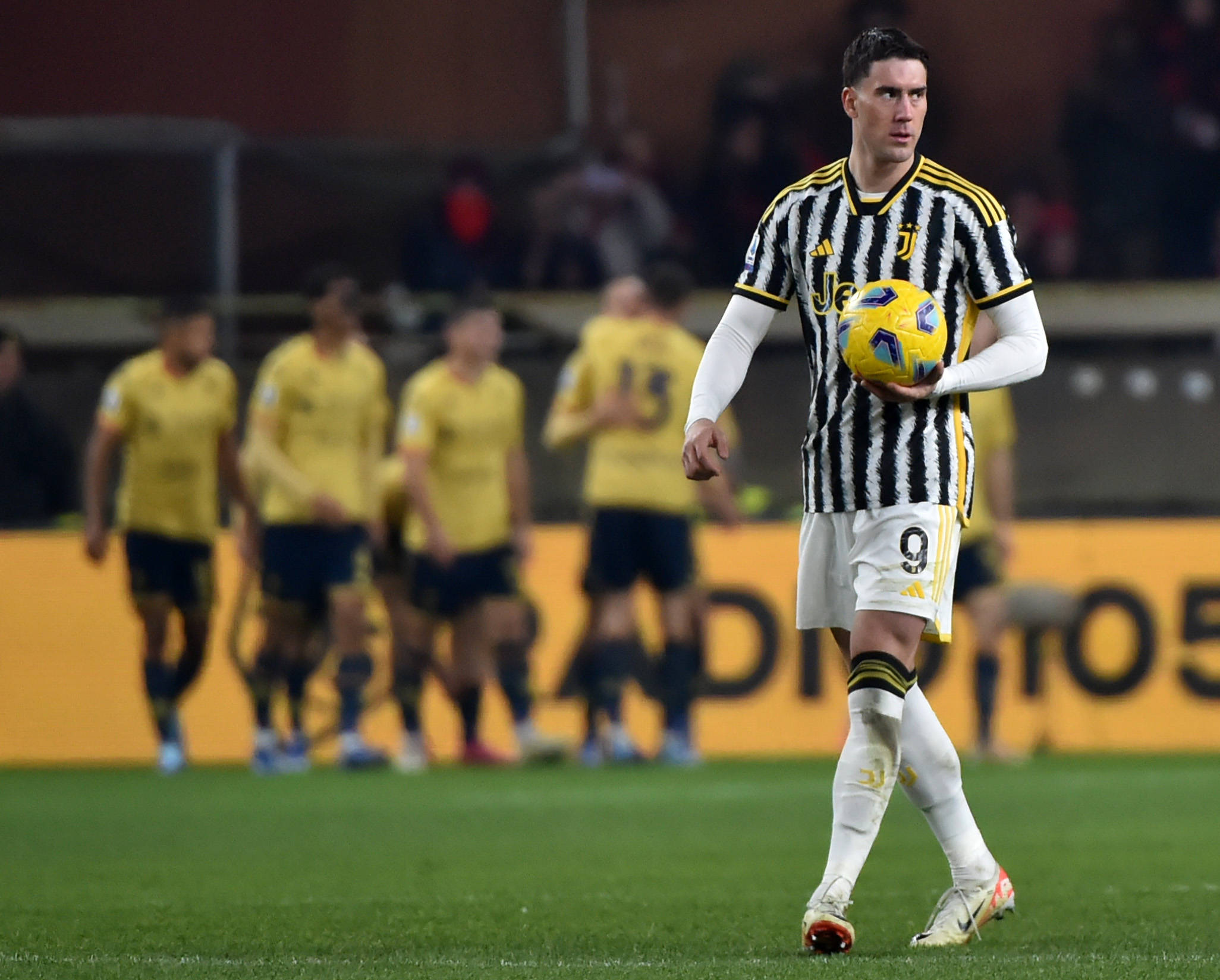 尤文图斯战平热那亚,意甲十强争霸席卷全场 尤文图斯战平热那亚,意甲十强争霸席卷全场