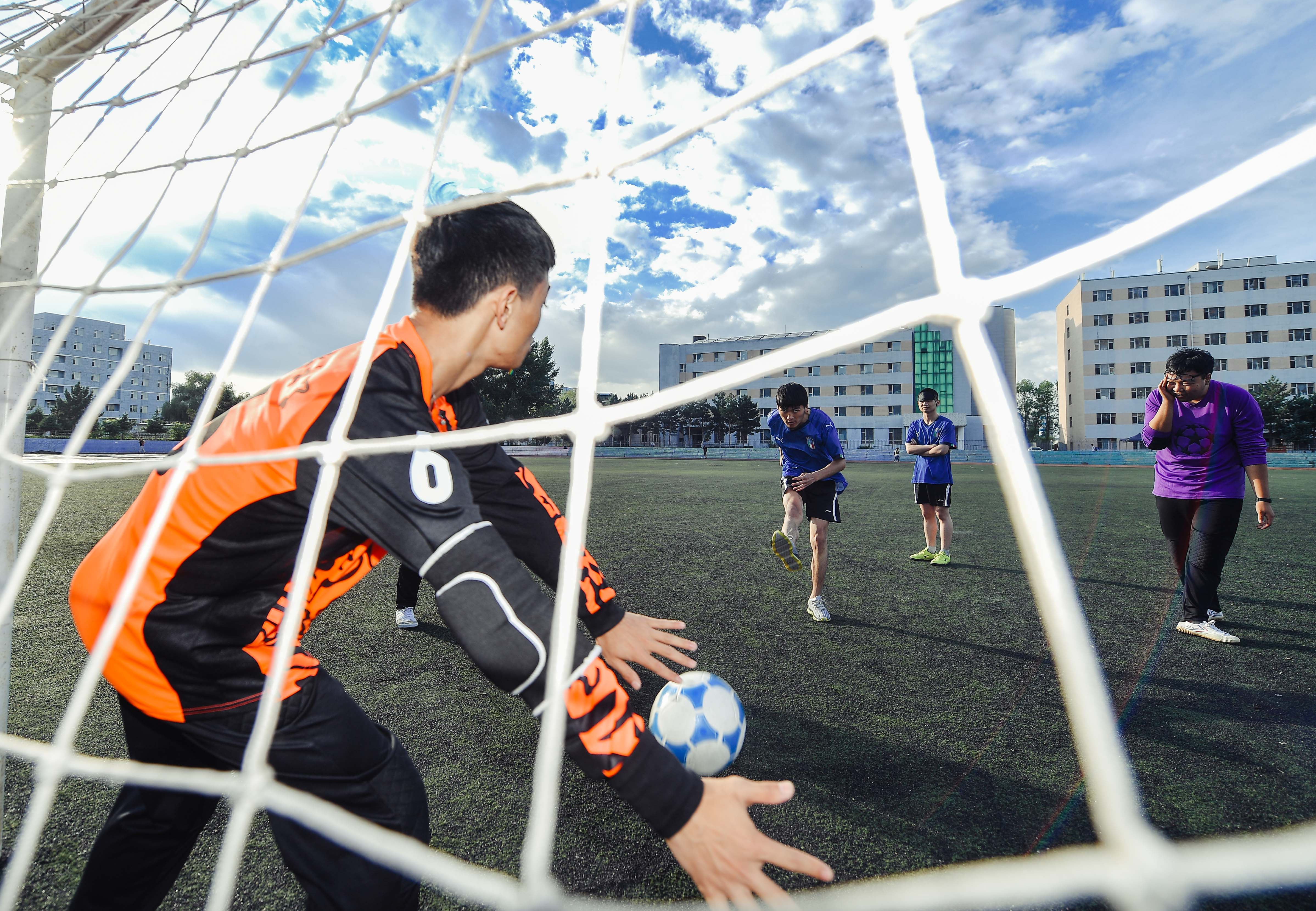 英国威廉希尔-足球界首次举行盲人球员比赛，震撼世界