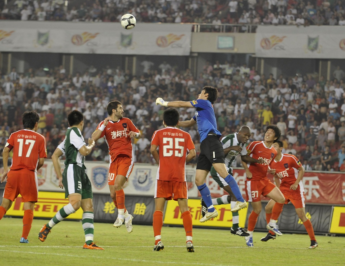 一支球队在比赛中获得了惊人的胜利 一支球队在比赛中获得了惊人的胜利