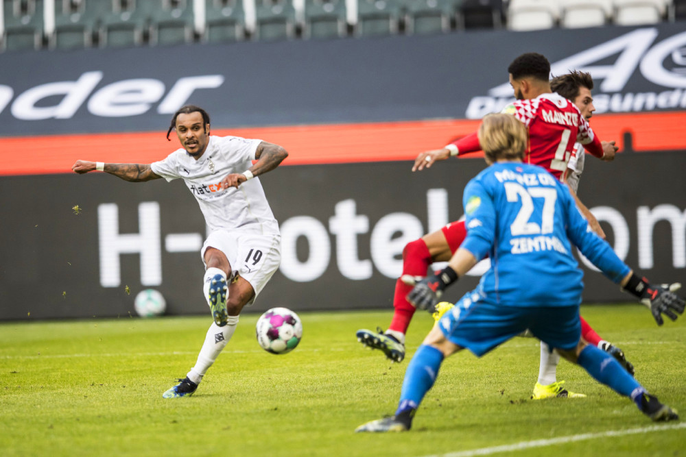 英国威廉希尔-球队状态神勇，稳占榜首位置