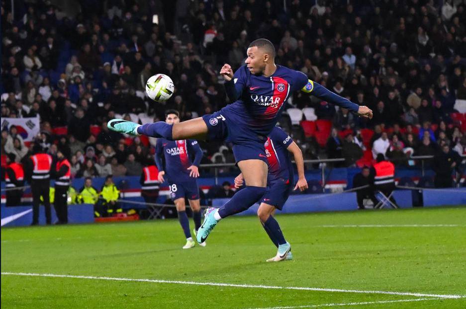 威廉希尔中文站-巴黎圣日耳曼球员技艺高超，场上统治力