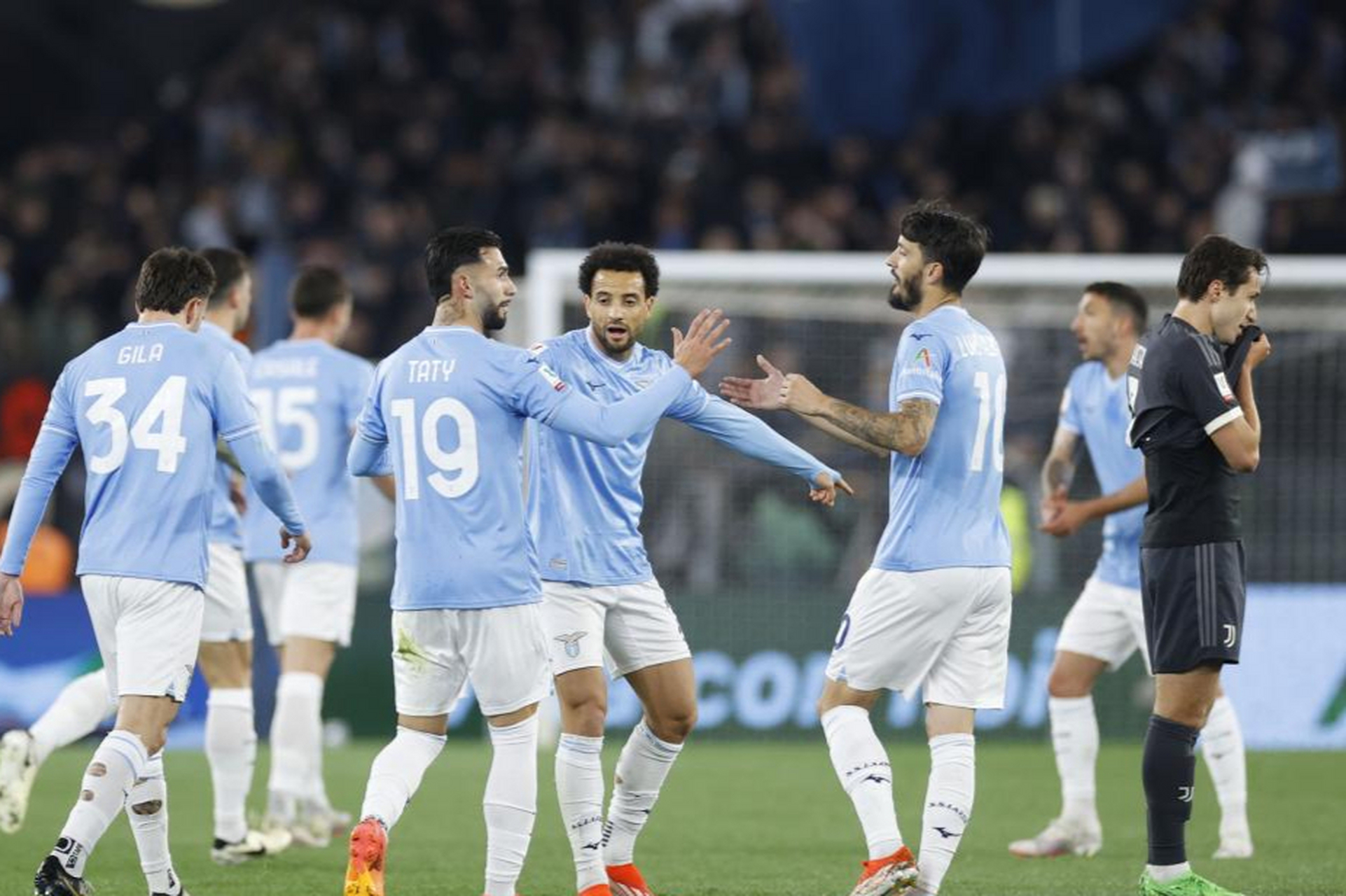 尤文图斯遭受打击,卫冕之路充满波折 尤文图斯遭受打击,卫冕之路充满波折