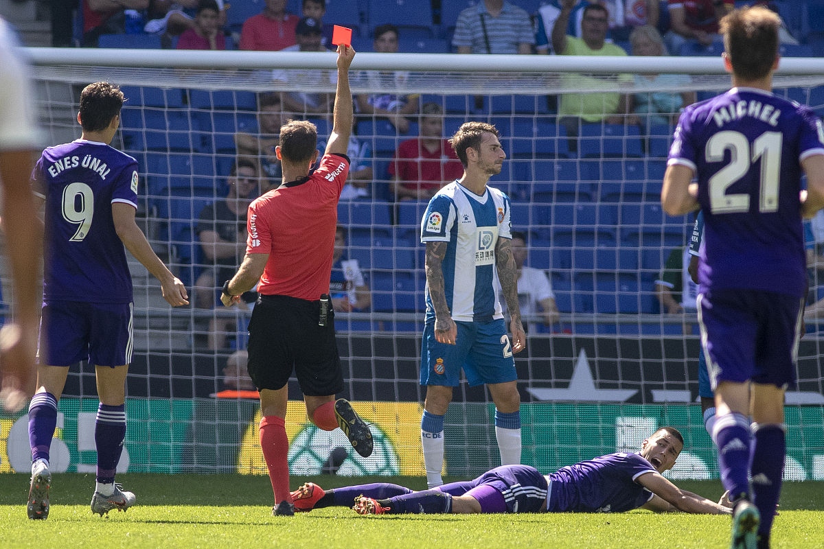 威廉希尔中文站-里尔后卫受伤下场，对球队防线影响较大