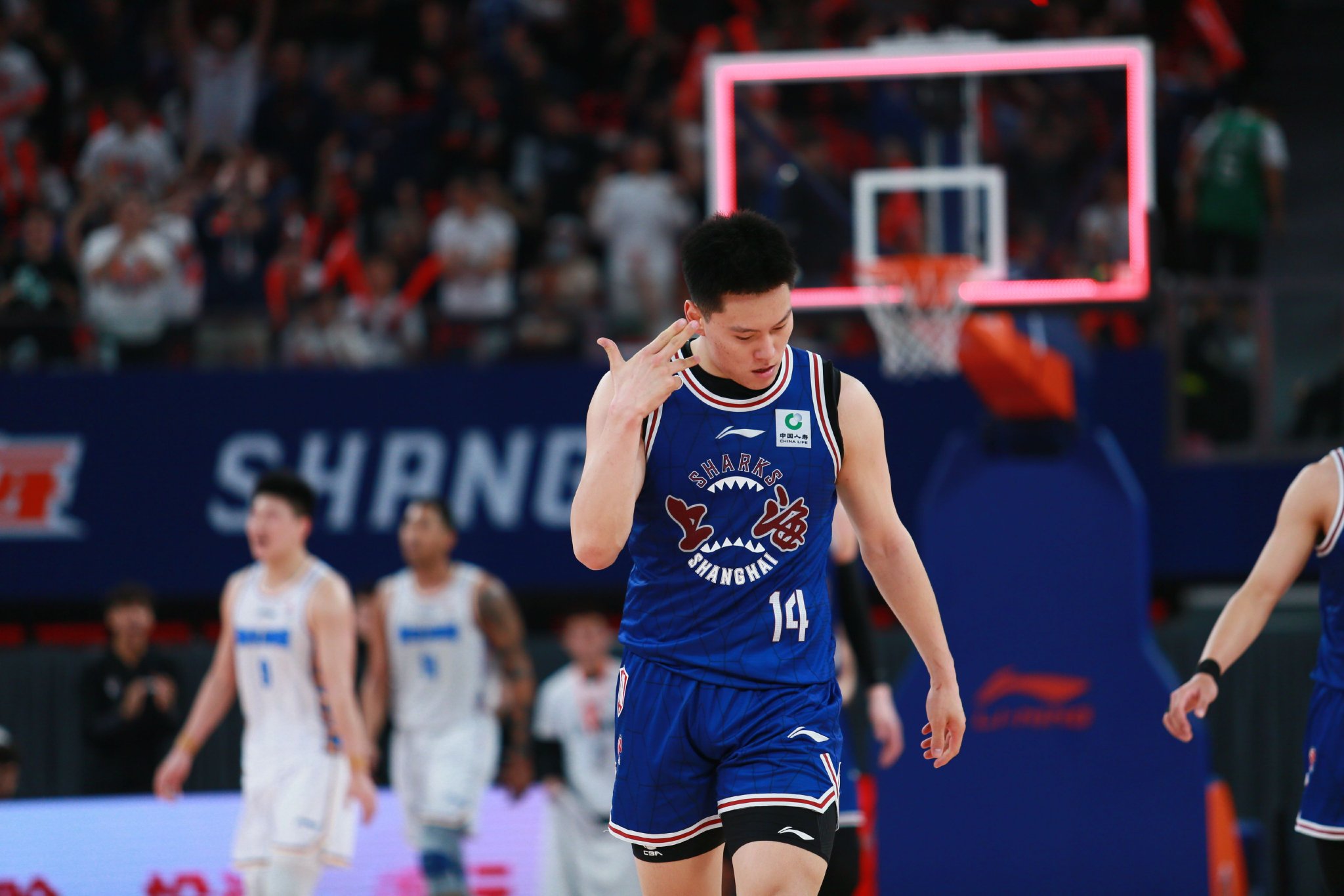 上海男篮力挫强敌,展现出色表现 上海男篮力挫强敌,展现出色表现