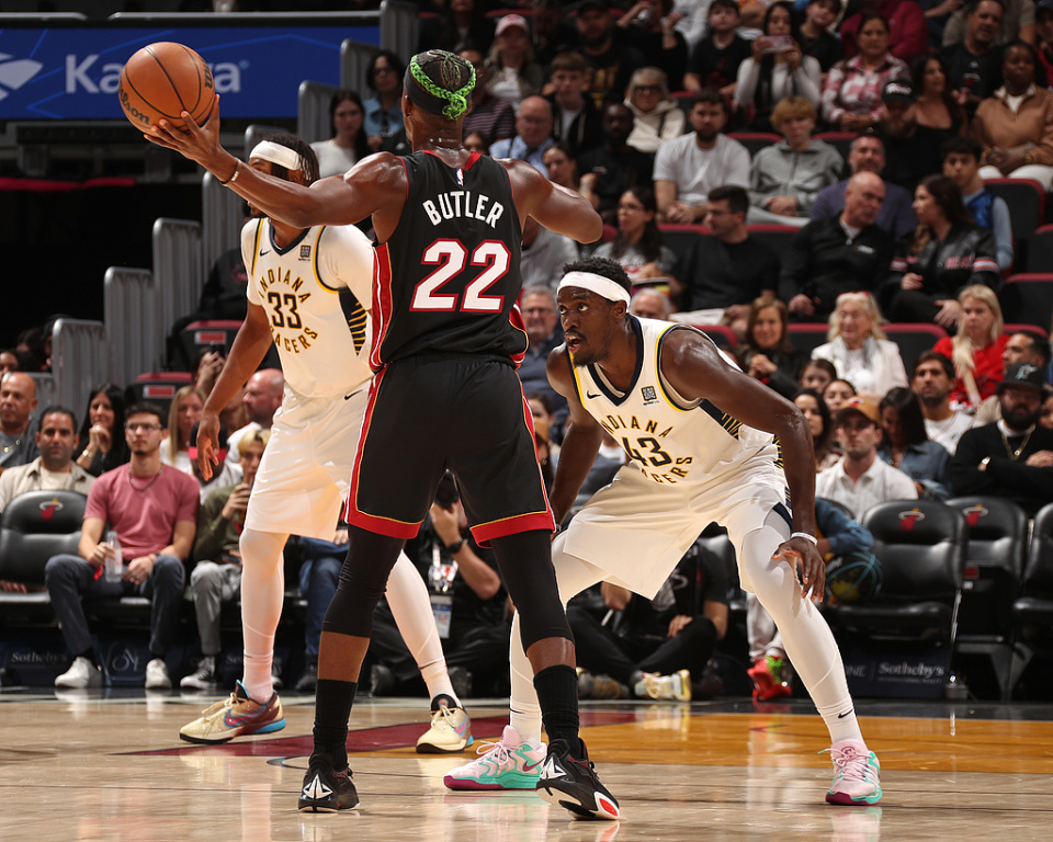 热火队豪取十连胜,客场大胜步行者登榜首 热火队豪取十连胜,客场大胜步行者登榜首