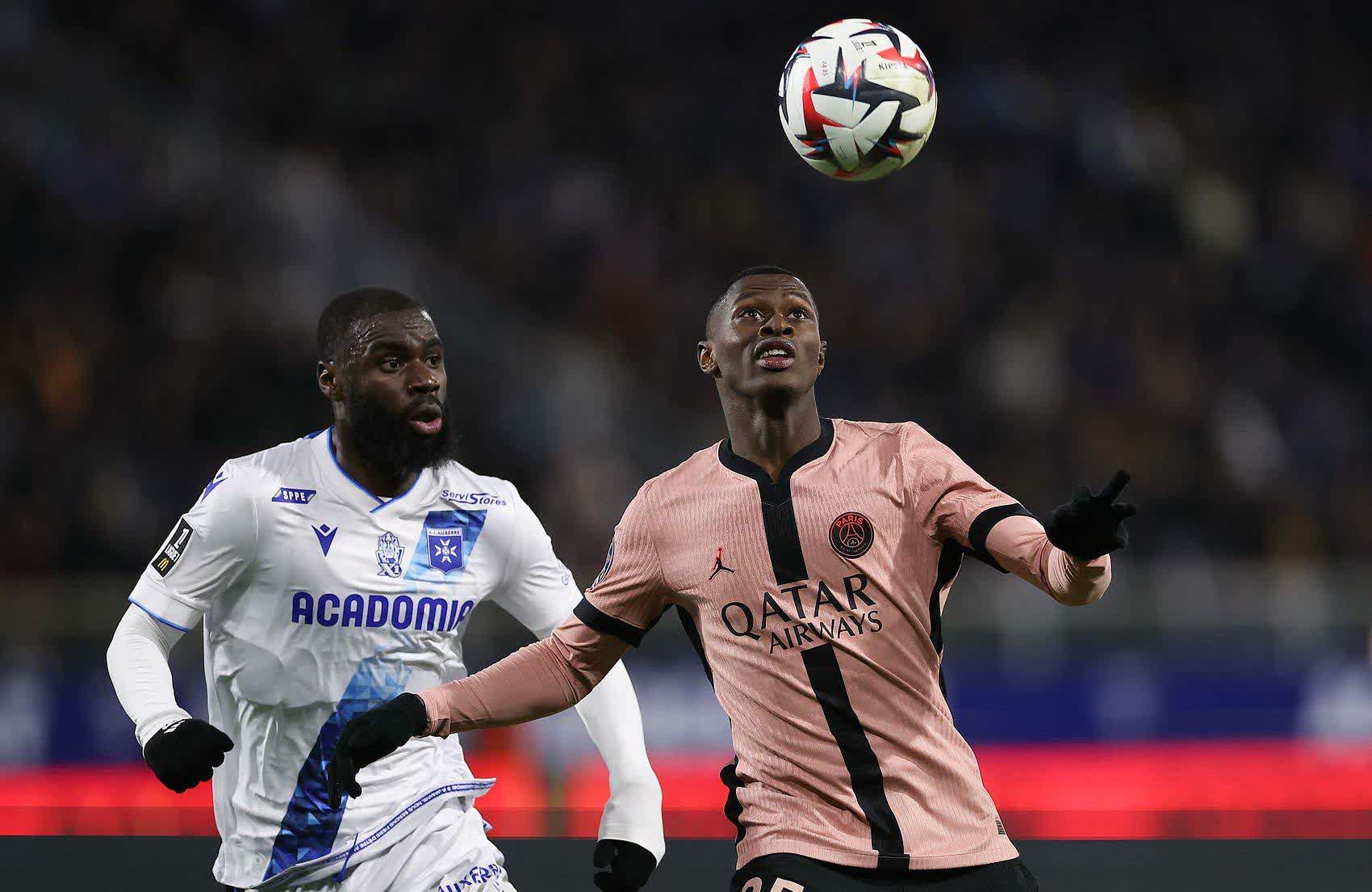 法甲传统豪门遭遇主场惨败，前景黯淡