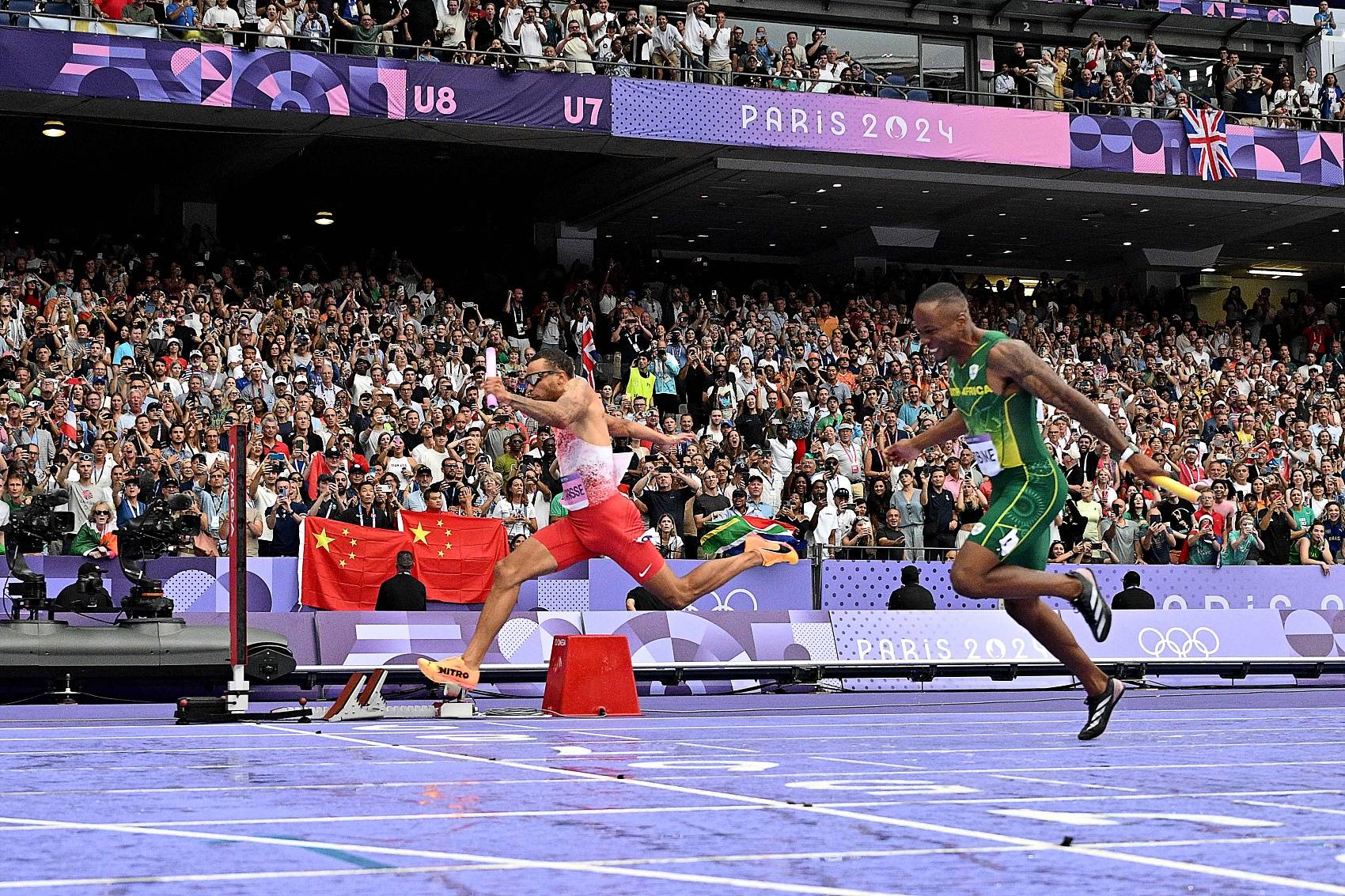 威廉希尔中文站-加拿大队实力雄厚，执掌重举夺得铜牌