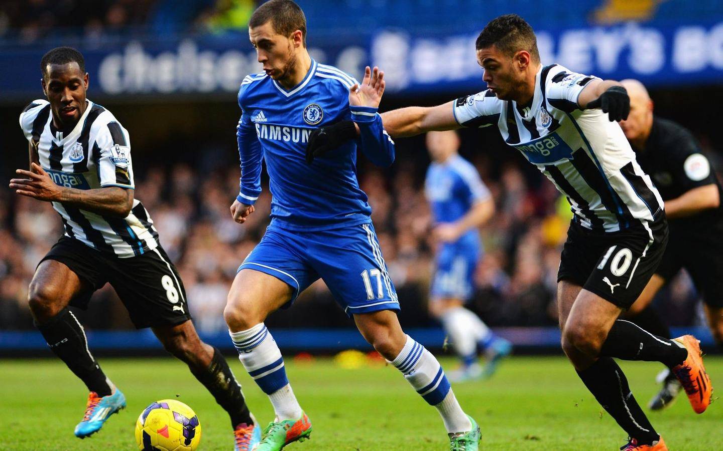 威廉希尔官网-狼队主场逼平埃弗顿，难分难解