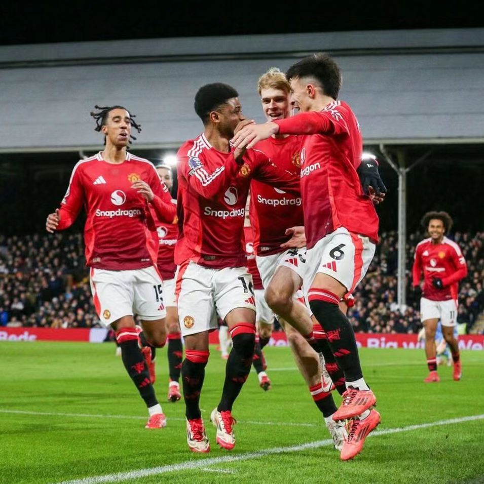 曼联半场逆转富勒姆，重回英超中游