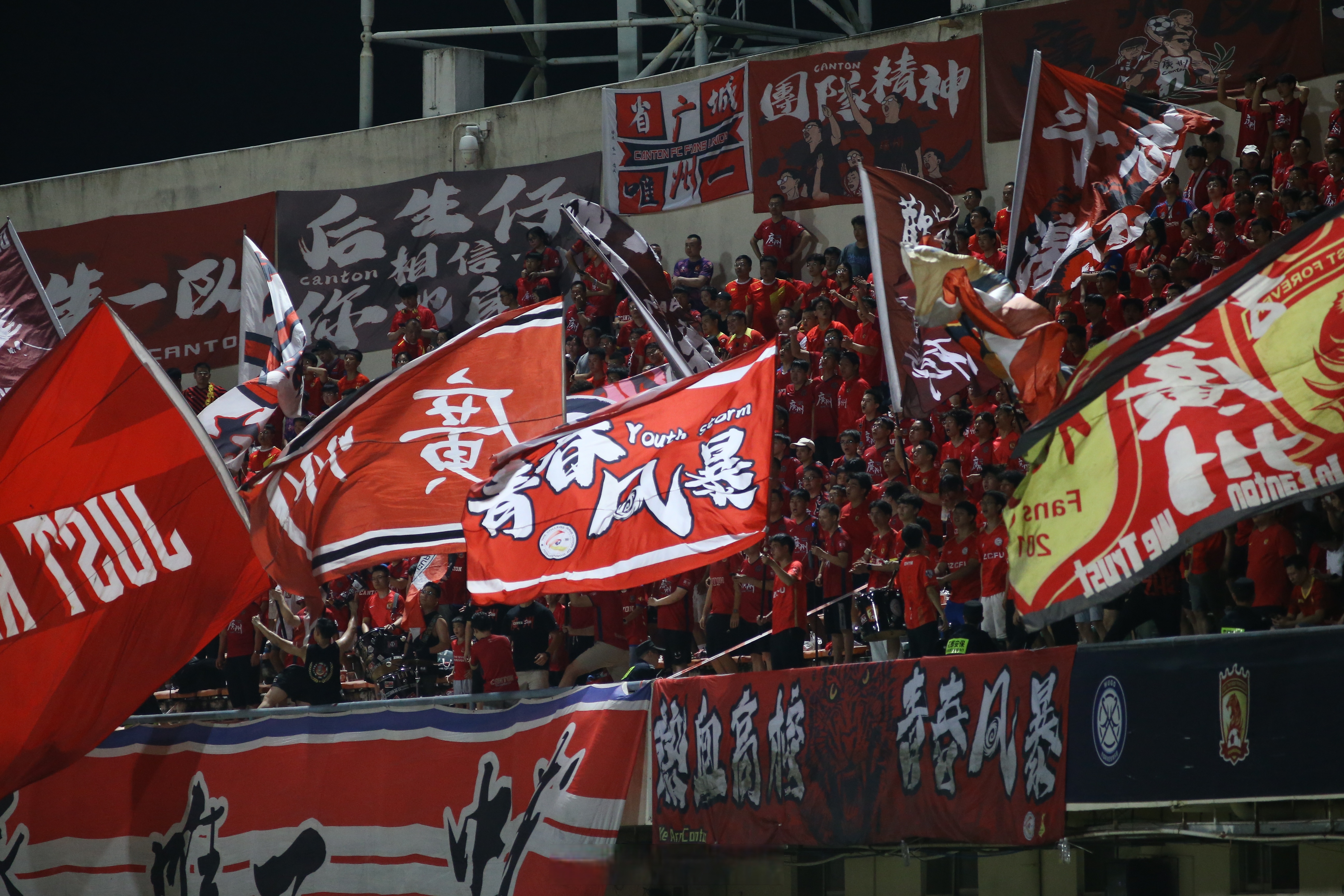 威廉希尔中文站-比赛收官，球队全力以赴争取胜利