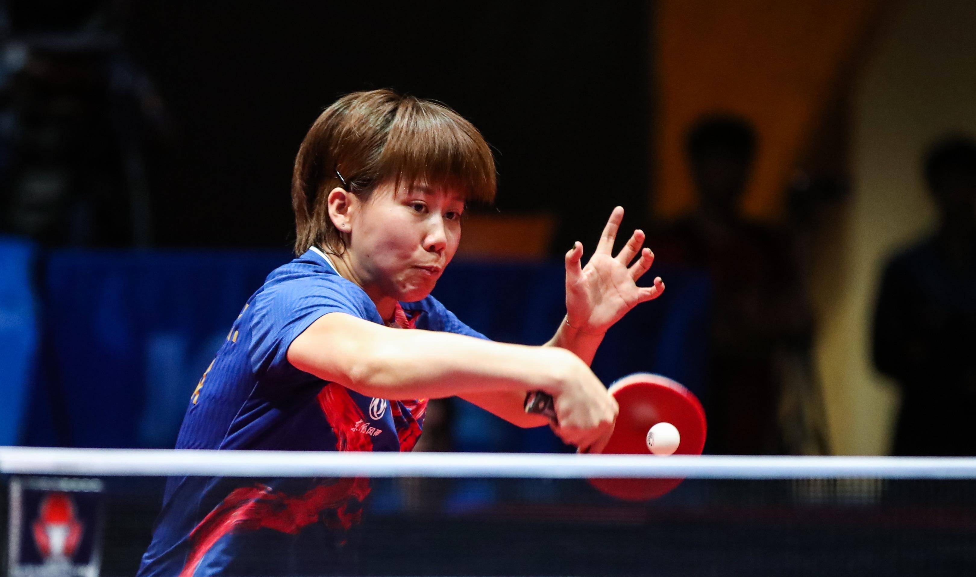 选手迎战激烈竞争，展示强大实力